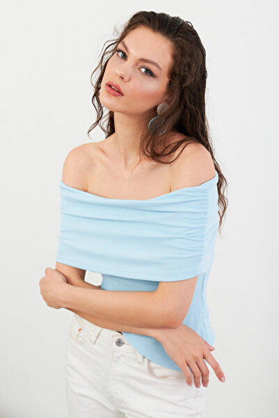 Cool & Sexy Bluză albastră asimetrică cu guler Madonna pentru femei OPS4251