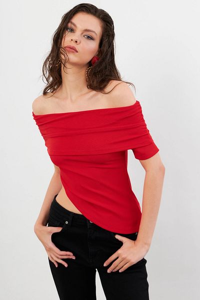Cool & Sexy Γυναικεία Κόκκινη Ασύμμετρη Μαντόνα Μπλούζα με γιακά OPS4251