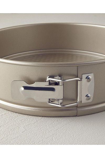 English Home Patisserie Clamp Carbon Steel Cake Mold Champagne 24 cm (08.04.2025)