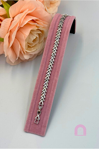 Moond Accessories سوار Xuping Zircon Stone الفضي ذو تصميم متعرج