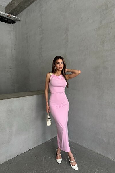 MAT Collection Kadın Pembe Toka Detaylı Yandan Büzgülü Uzun Elbise