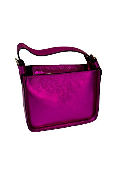 FashionForYou Κομψή μεταλλική τσάντα ChicCarry, κατασκευασμένη από γνήσιο δέρ...