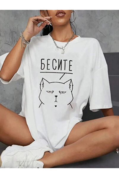 Tarzsokak تي شيرت أبيض روسي مطبوع عليه رسومات فضفاضة