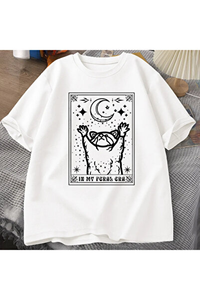 Tarzsokak Бяла тениска „My Feral Period Raccoon T Mystic Raccoon” с таро карти