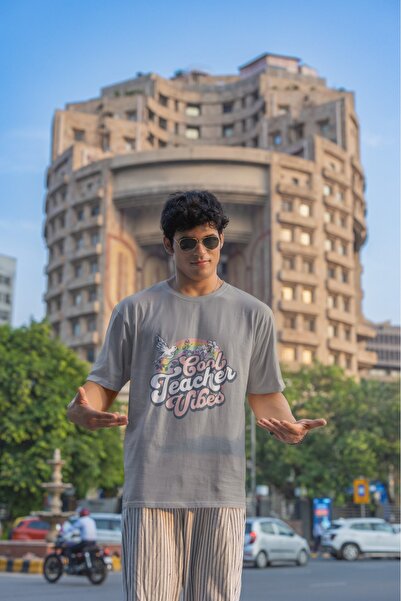 ArtYus ЧОЛОВІЧИЙ/ЖІНОЧИЙ COOL TEACHER VIBES TRANSFER ПРИНТОВАНИЙ КРУГЛИЙ ВИРІ...