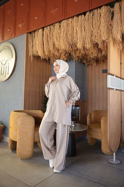 Wovi Women's Hijab Tracksuit Set Zippered Collar