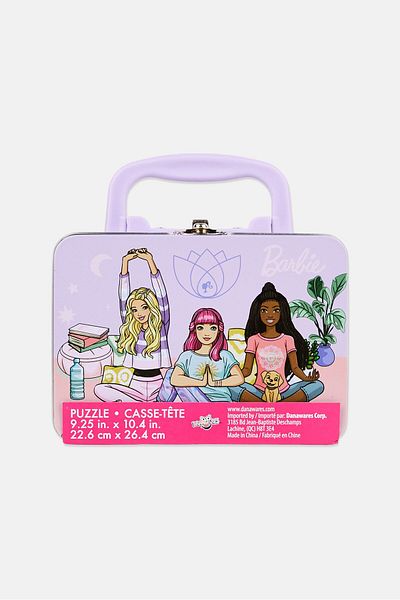 Barbie لغز في الصندوق