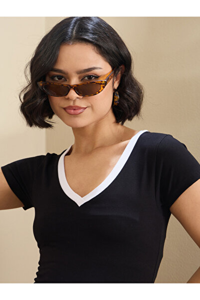 Sassafras By Styli Women Black Contrast Deep V Neck Fitted Crop T-Shirt