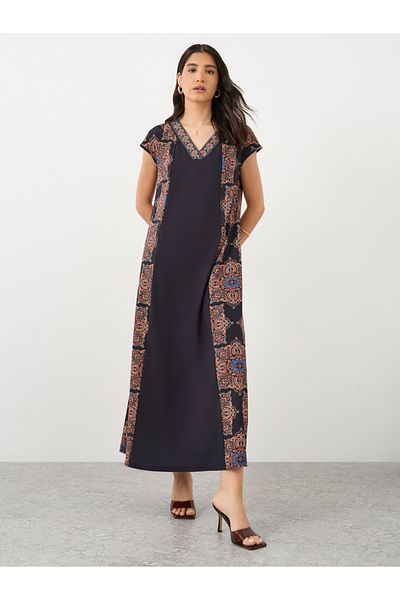 Styli Contrast Printed V-Neck Short Sleeve Maxi Dress