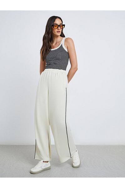 Styli Women Off White Wide Leg Joggers with Contrast Piping Detail