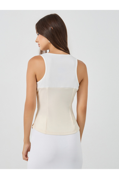 Styli Contrast Neckline Sleeveless Buttoned Top