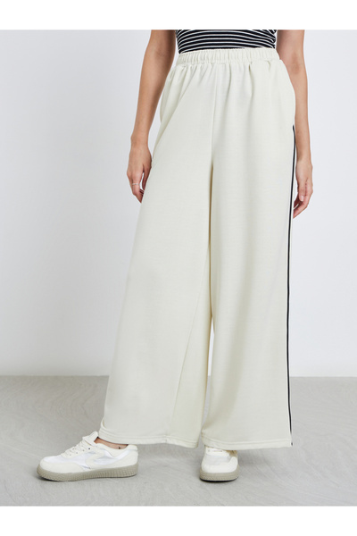 Styli Women Off White Wide Leg Joggers with Contrast Piping Detail