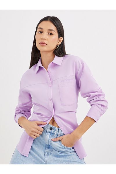 Styli قميص أرجواني سادة ذو حافة عالية ومنخفضة وياقة