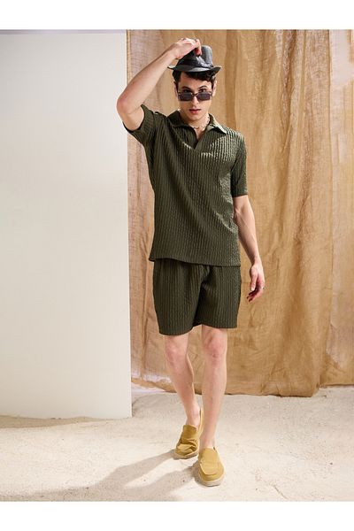 Mascln Sassafras By Styli Men Olive Textured Relaxed Fit Shorts with Drawstring Waist