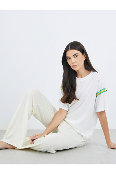 Styli طقم تي شيرت وبيجامة بتفاصيل مخططة