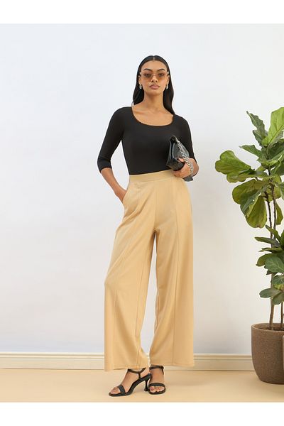 Sassafras By Styli Black Knitted Lace Detail Crop Top
