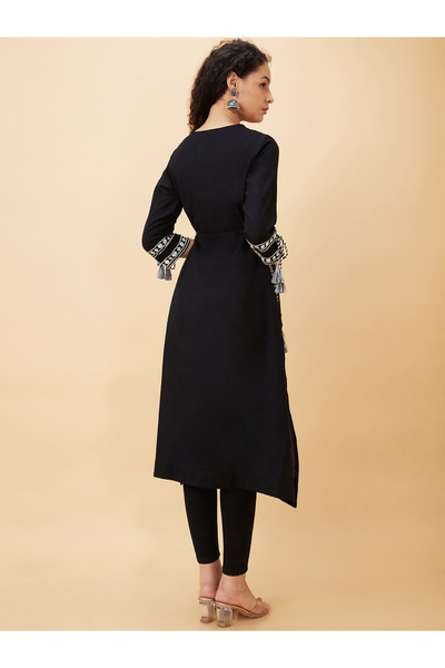 Globus By Styli Embroidered Round Neck Cotton Straight Kurta