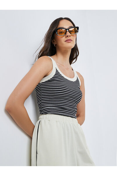 Styli تانك نسائي مخطط باللون الأسود