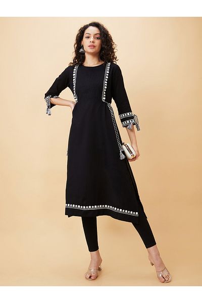 Globus By Styli Embroidered Round Neck Cotton Straight Kurta