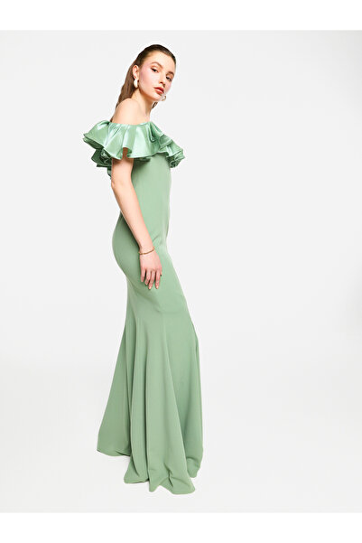 House of Moda By Styli Off Shoulder Ruffled Detail Mermaid Hem Maxi Dress