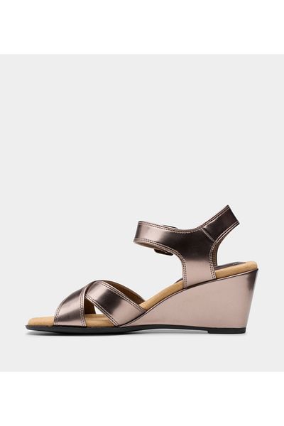 CLARKS Metallic Women's Emmalae Iris Sandals