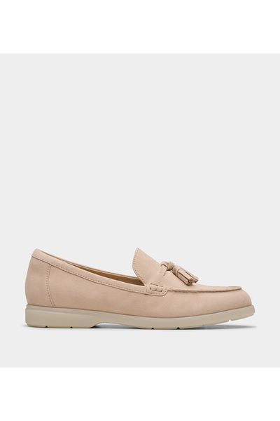 CLARKS حذاء ناريني إيدج نسائي باللون البيج