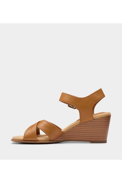 CLARKS صندل إيمالاي إيريس بني للنساء