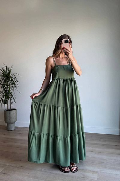 Sue Store Rochie maxi fragmentată cu guler pătrat cu bretele verzi
