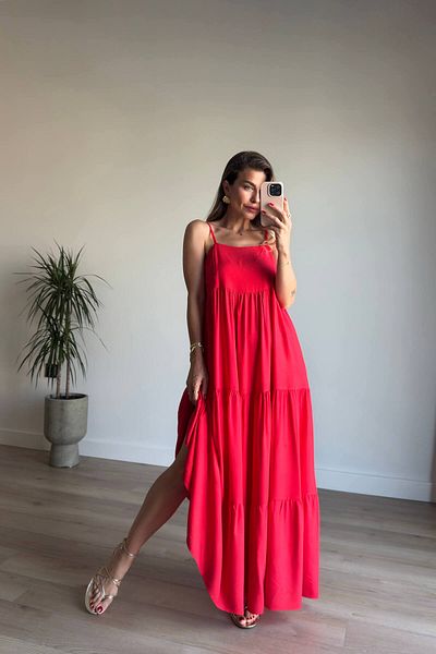 Sue Store Rochie maxi fragmentată cu guler pătrat cu bretele roșii