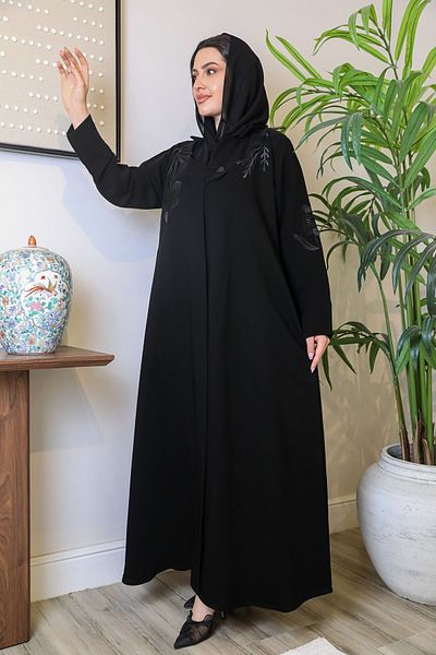 elegant veil Elegant black abaya with delicate embroidery in crepe fabric