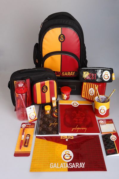 Galatasaray مجموعة قرطاسية مدرسية كاملة مرخصة للموسم الجديد مكونة من 3 أقسام للمدرسة والقلم وحقيبة التغذية