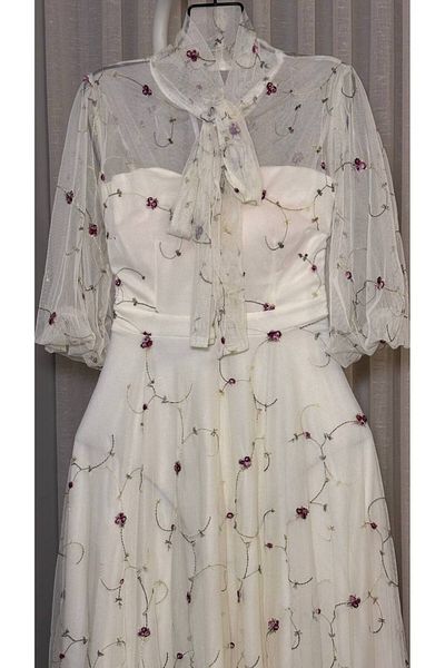 leevan fashion White dress embroidered with sheer chiffon and a tie collar