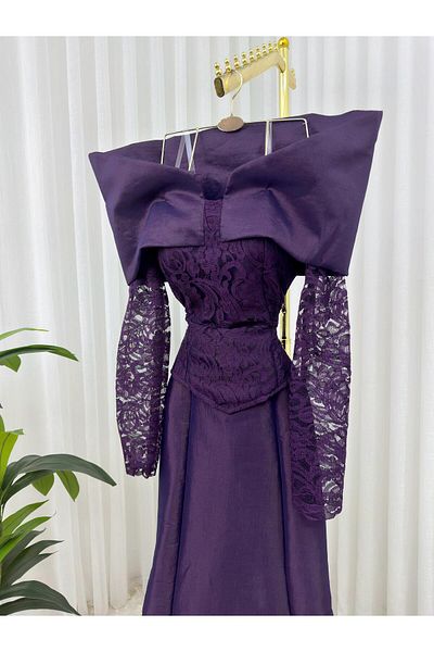 COCONALY Royal evening dress in a distinctive color