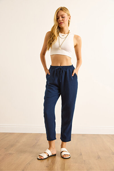 Olalook Kadın Lacivert Beli Lastikli Cepli Dökümlü Havuç Pantolon PNT-19000361