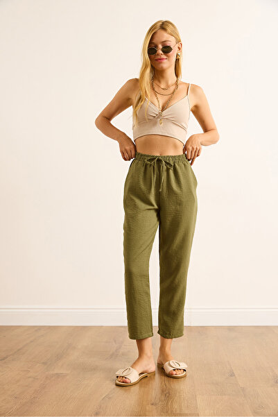 Olalook Kadın Çağla Yeşili Beli Lastikli Cepli Dökümlü Havuç Pantolon PNT-19000361