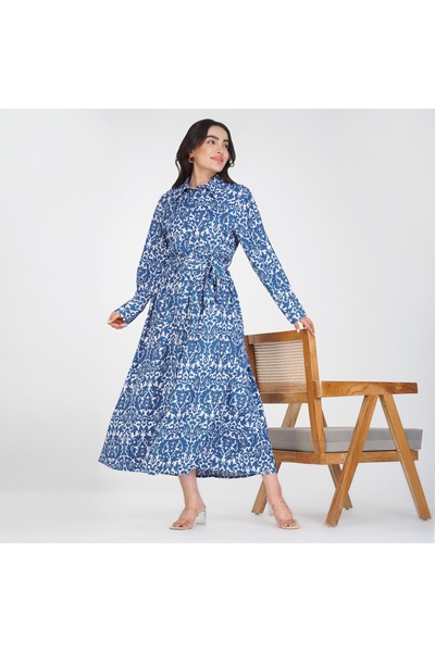 LINELLE فستان قميص ماكسي مطبوع باللونين الأزرق والأبيض - بأكمام طويلة وياقة