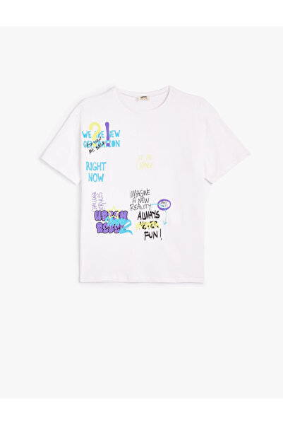 Koton تي شيرت كبير الحجم بأكمام قصيرة ورقبة دائرية وطبعة جرافيتي من القطن