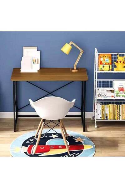 AGD مكتب كمبيوتر بتصميم بسيط وطاولة كمبيوتر متعددة الأغراض ومكتب دراسة مريح.