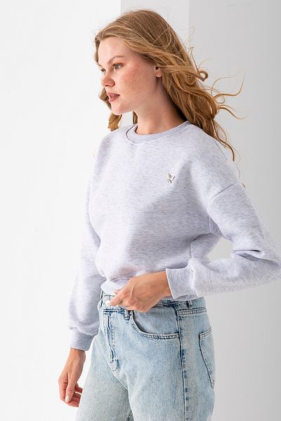 GİYSA Women's Crew Neck Butterfly Accessory 3-Strand Crop Sweatshirt Gray - 2670