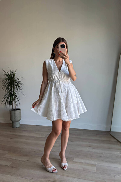 Sue Store Beyaz Çiçekli Kemerli Pileli Astarlı Fisto Elbise