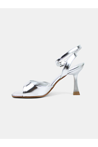 MAGGIO Kadın Gümüş Metalik Tek Bant Topuklu Ayakkabı
