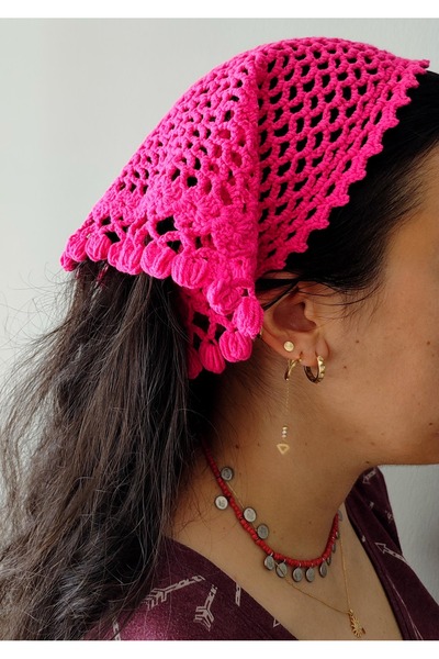 PONPONLU EL YAPIMI FUŞYA RENKLİ ÖRGÜ BANDANA