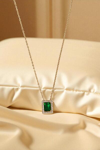 Raneel Kazançlı Alışveriş Green stone baguette necklace gold