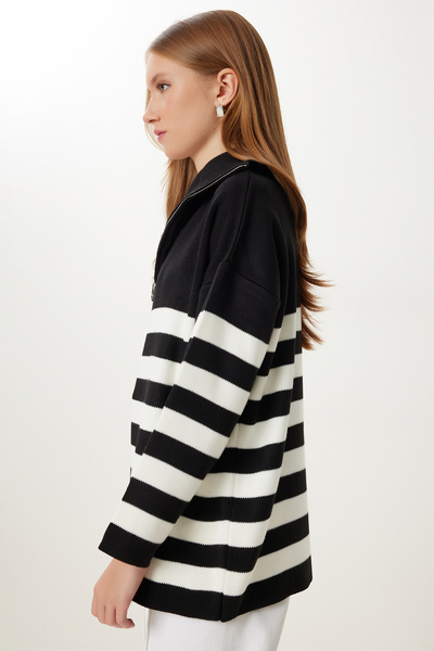 Happiness İstanbul Hanorac de damă, alb, negru, cu fermoar, cu guler vertical, în dungi, tricotaj supradimensionat BV00009