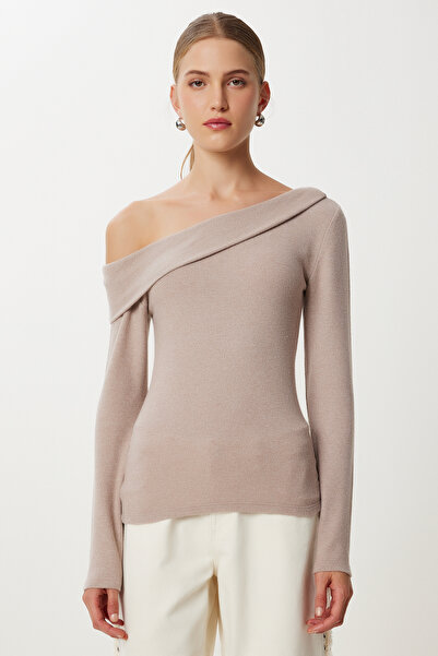 Happiness İstanbul Pulover moale tricotat cu un singur umăr bej pentru femei UB00464