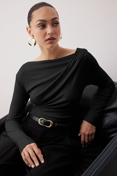 Trendyol Collection Black Fitted/Slim Fit Asymmetric Collar Detail Soft Fabric Stretchy Knitted Blouse Twoaw26Bz00088