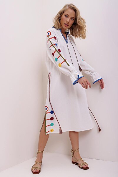 Trend Alaçatı Stili Γυναικείο εκρού με λαιμόκοψη V-κέντημα Κεντημένο λινό Μικ...