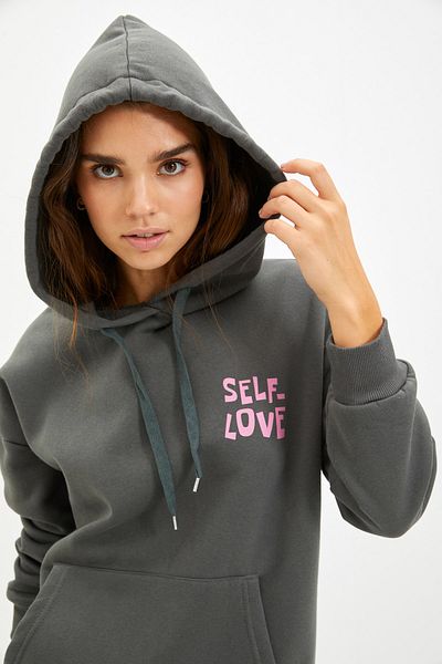 Trendyol Collection Antracitová zadní potisk Detailní oversize/široký střih Silný fleece uvnitř Pletená mikina TWOAW22SW0687