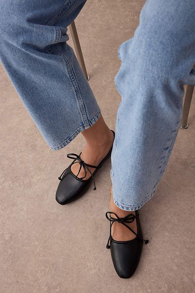 TRENDYOL SHOES Schwarze Mary Jane Damen-Ballerinas mit runder Zehenpartie und Schnürung TAKAW26BE00002