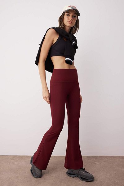 Trendyol Collection Βουργουνδία βουρτσισμένο μαλακό ύφασμα με λεπτομέρεια πτυχής μέσης Flare/Ispanyol Leg Yoga Πλεκτό αθλητικό κολάν THMAW26TY00001